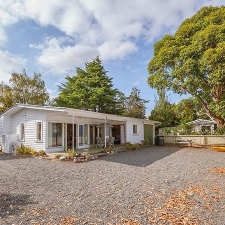 Lake Edge Cottage - Waitahanui Holiday Home Kültér fotó
