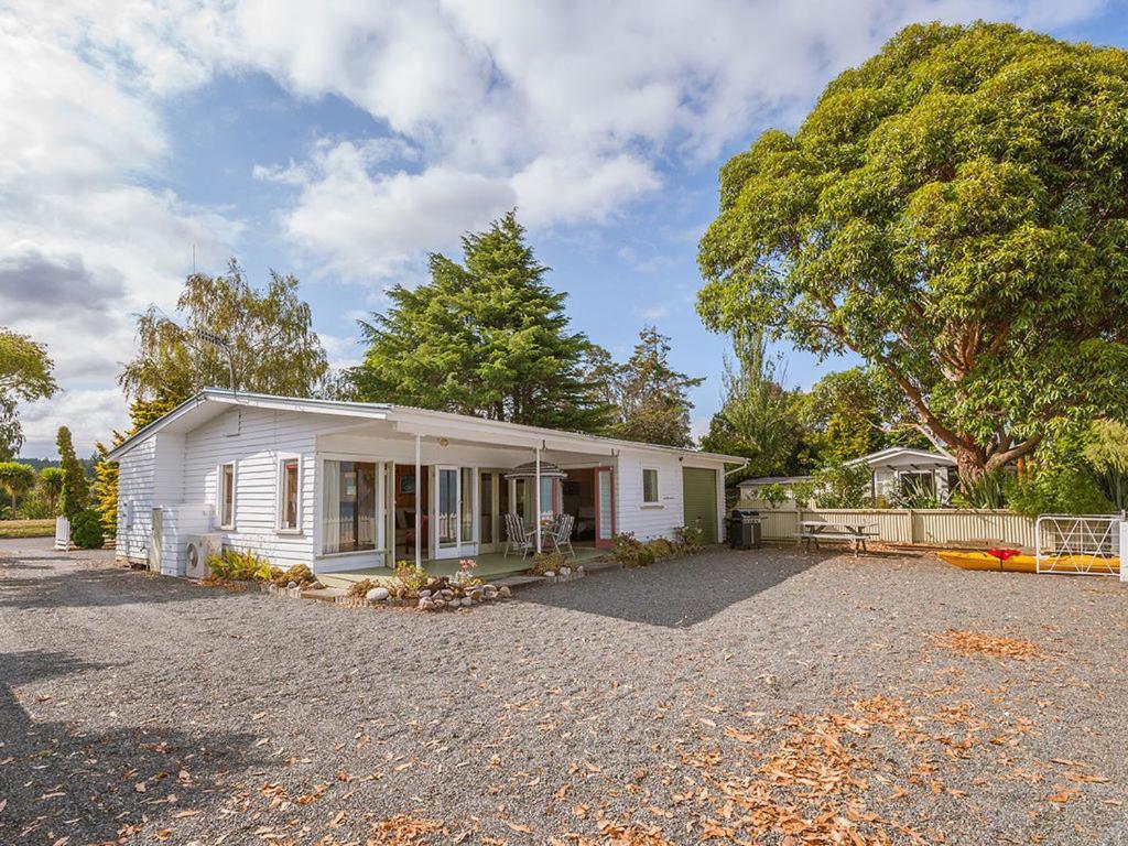 Lake Edge Cottage - Waitahanui Holiday Home Kültér fotó