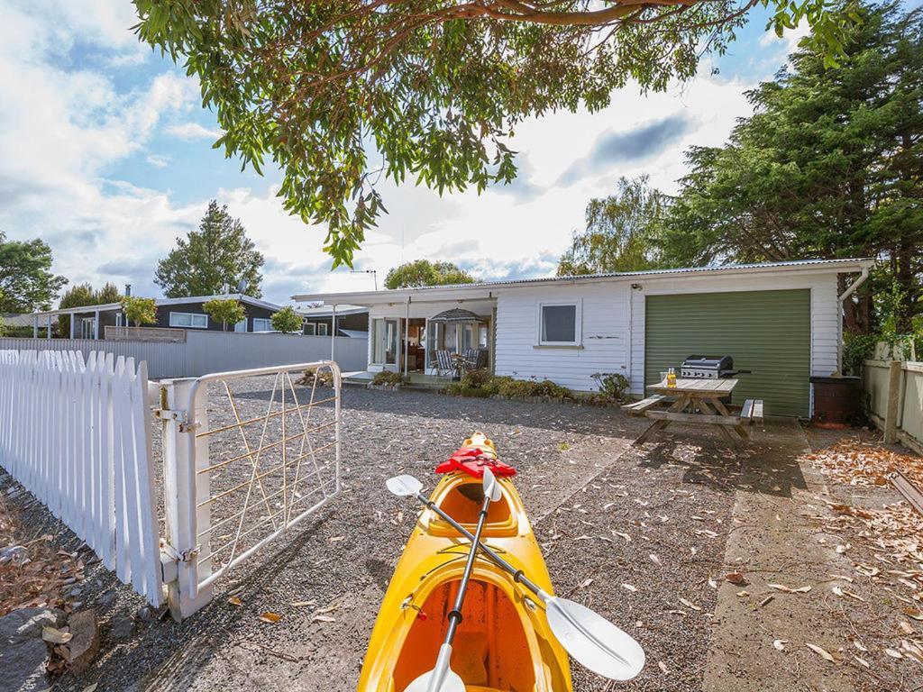 Lake Edge Cottage - Waitahanui Holiday Home Kültér fotó